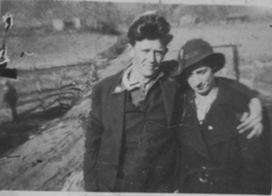 Sexton Charlie and Edna Lorraine Richardson
This picture is of Charlie Fred Sexton and Edna Lorraine Richardson.  Written on the back is 1934 which is the year before they were married.  Courtesy of Amber [email]amberbeth@gmail.com[/email]
